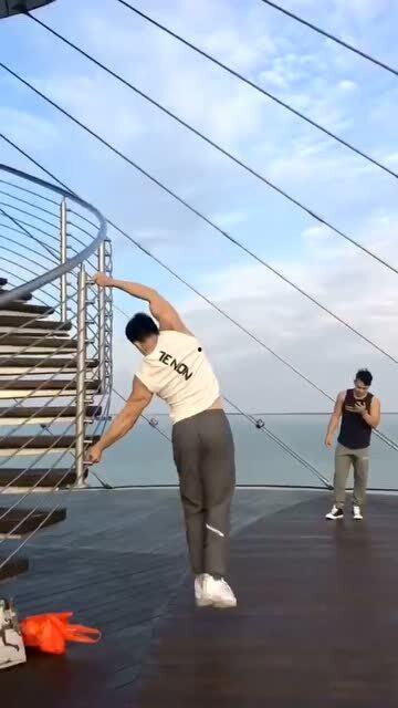 台湾省海边上的吃瓜群众,吃瓜群众热议两岸风云